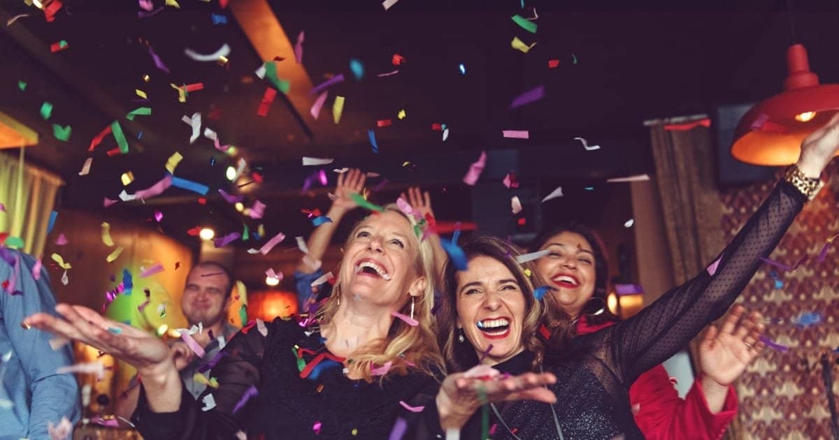 réveillon du nouvel an - thème tropical pour la soirée de Saint Sylvestre réveillon du nouvel an - thème tropical pour la soirée de Saint Sylvestre