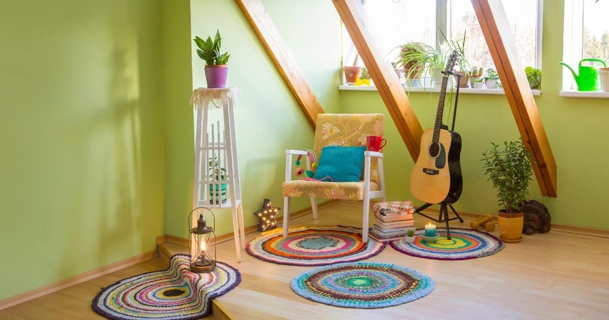 quelles sont les tendances déco 2025 - 3 miximalisme miximalisme dans les tendances déco 2025