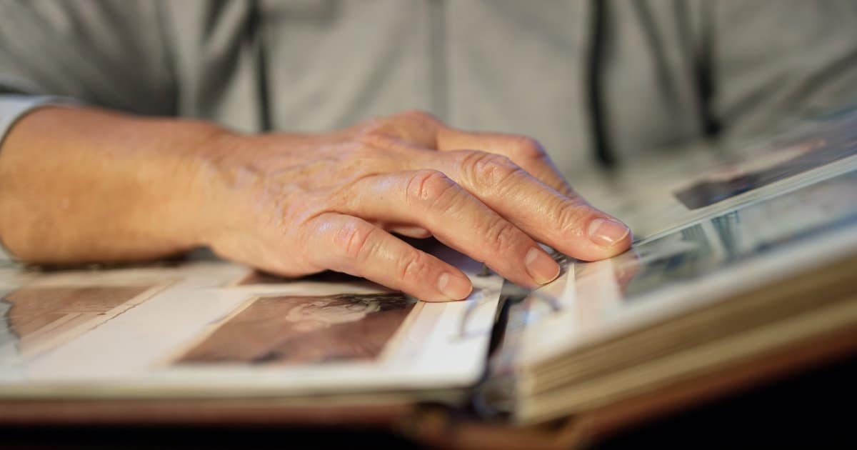 Cadeau pour la Fête des Grands-Mères en 2025 Des idées originales pour chouchouter mamie