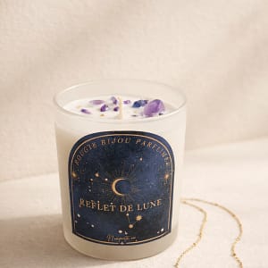 Bougie bijou artisanale Reflet de Lune, design minimaliste et parfum poudré discret.
